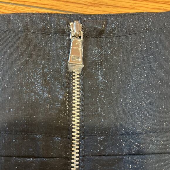 Black metallic skirt with zipper in middle. NWT. Size 10 - Picture 3 of 6